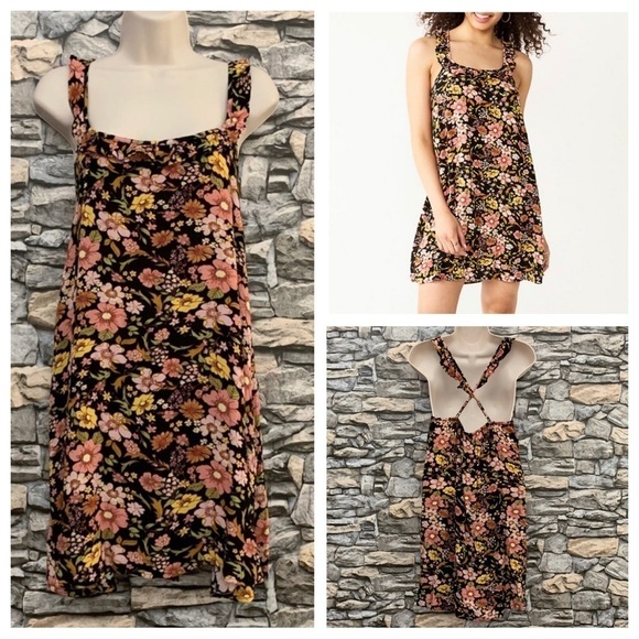 SO Dresses & Skirts - #06 NWT Juniors SO Floral Ruffle Criss Cross Spaghetti Strap Swing Dress Small